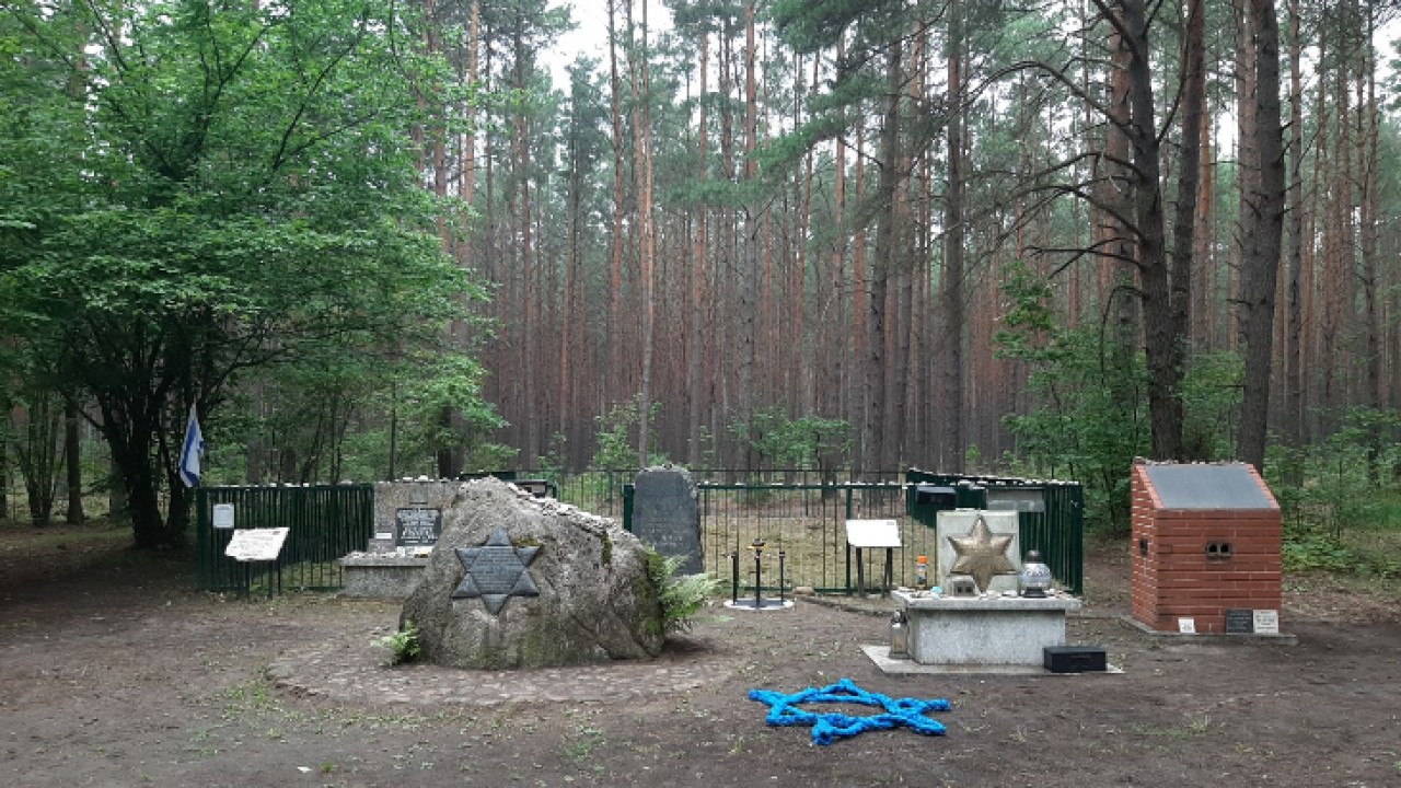 Miejsce straceń w lesie łopuchowskim (fot. Muzeum Podlaskie)