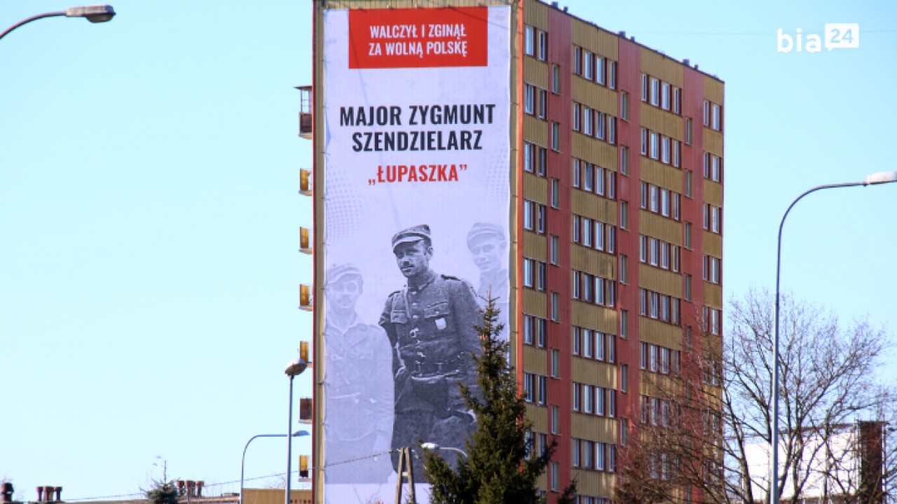 Wielki billboard z mjr. Łupaszką na jednym z bloków Białegostoku /fot. archiwum Bia24/ 