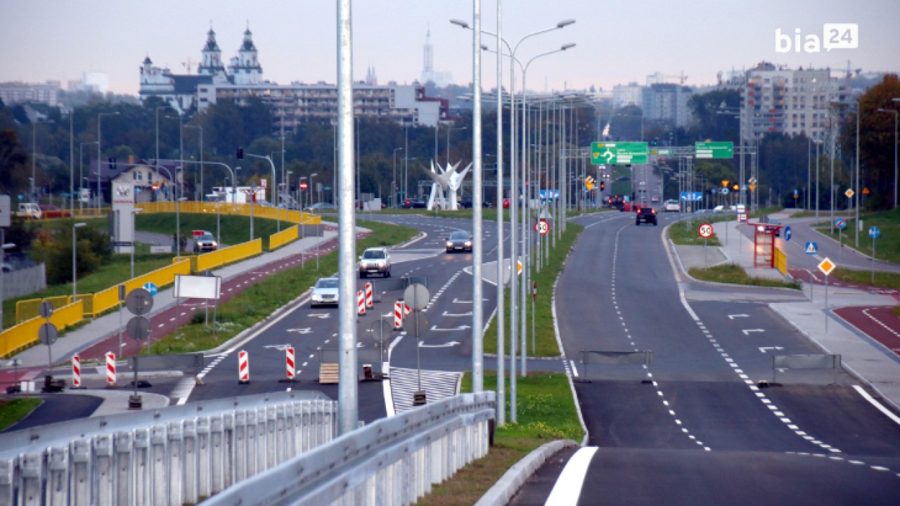 Widok z wiaduktu nad ul. Elewatorską w kierunku ul. Jana Pawła II /fot. H. Korzenny Bia24/ 