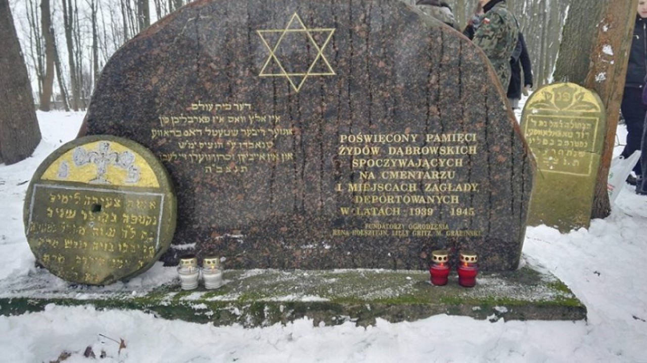 Pomnik na cmentarzu żydowskim w Dąbrowie Białostockiej /fot. ze strony liceum-dabrowa.pp/