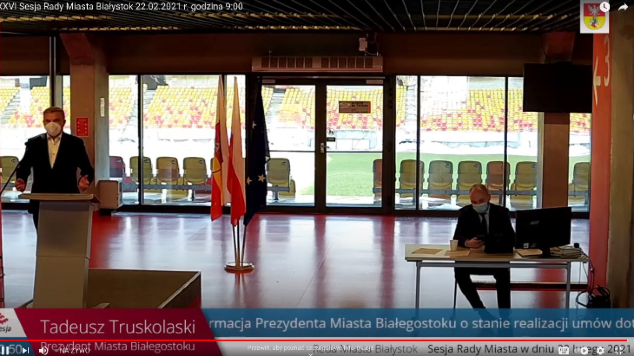 Prezydent Białegostoku przemawia podczas sesji rady miasta  