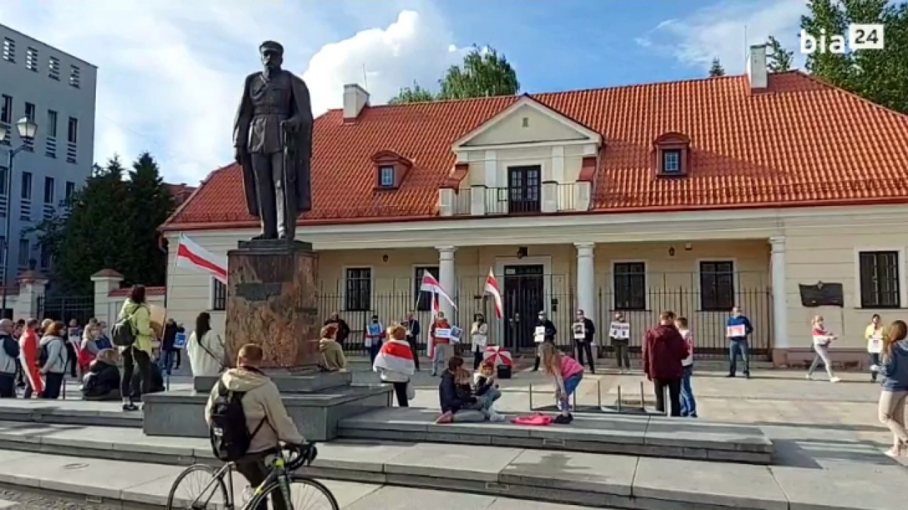 VIDEO. Żywie Biełaruś - manifestacja w&nbsp;centrum Białegostoku