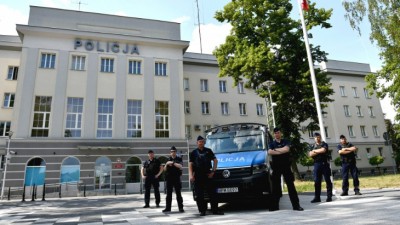 Turystka ugrzęzła w&nbsp;bagnie w&nbsp;Puszczy Knyszyńskiej - uratowali ją policjanci