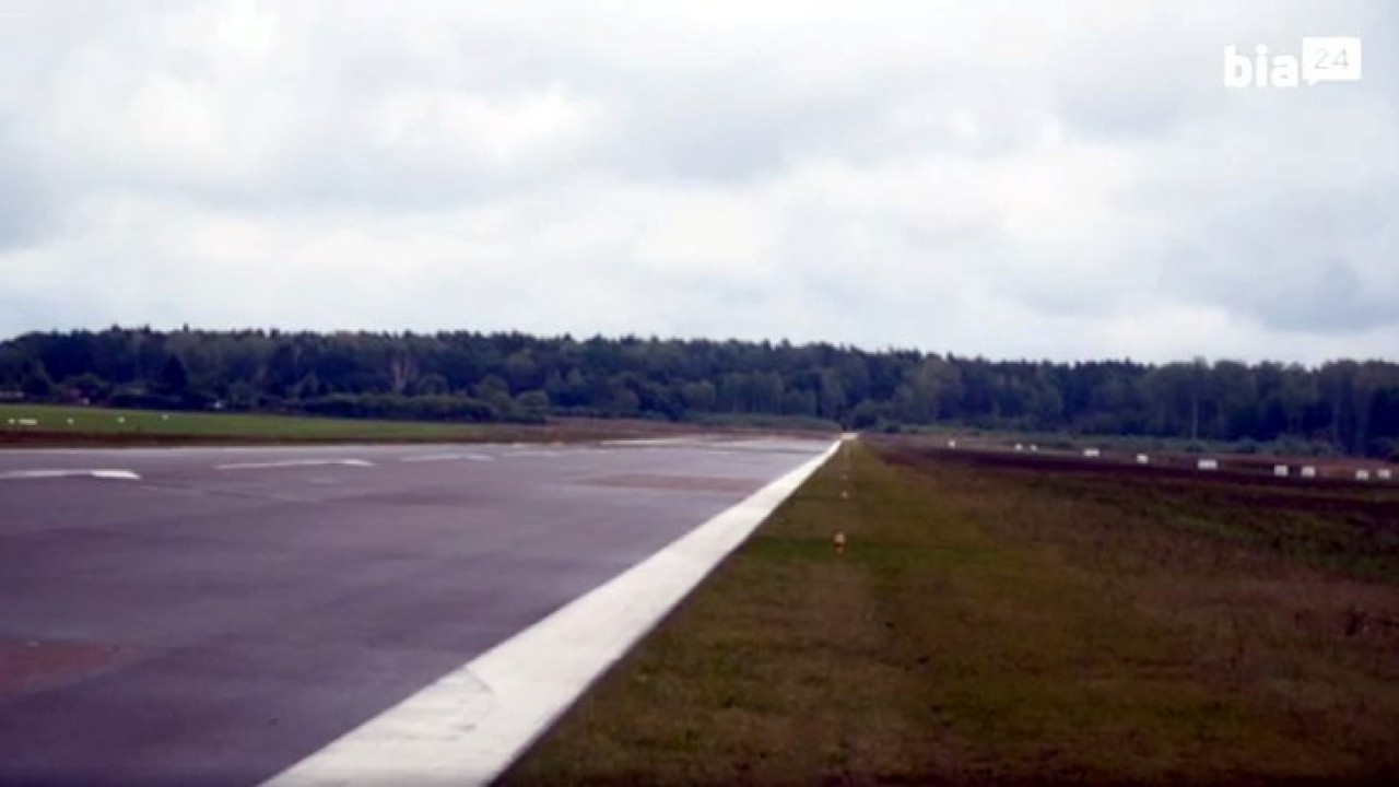 Pas startowy na lotnisku Krywlany i Las Solnicki w oddali /fot. archiwum Bia24/