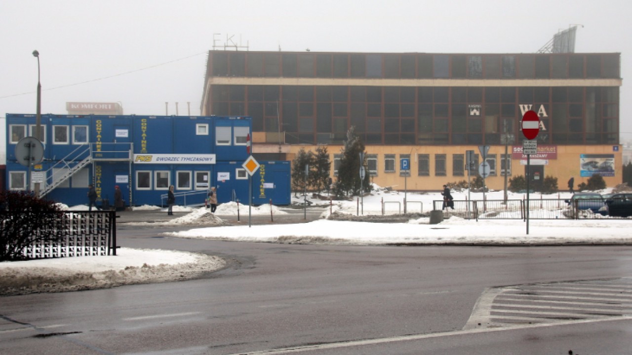 Dworzec PKS we mgle /Fot. H. Korzenny-Bia24/