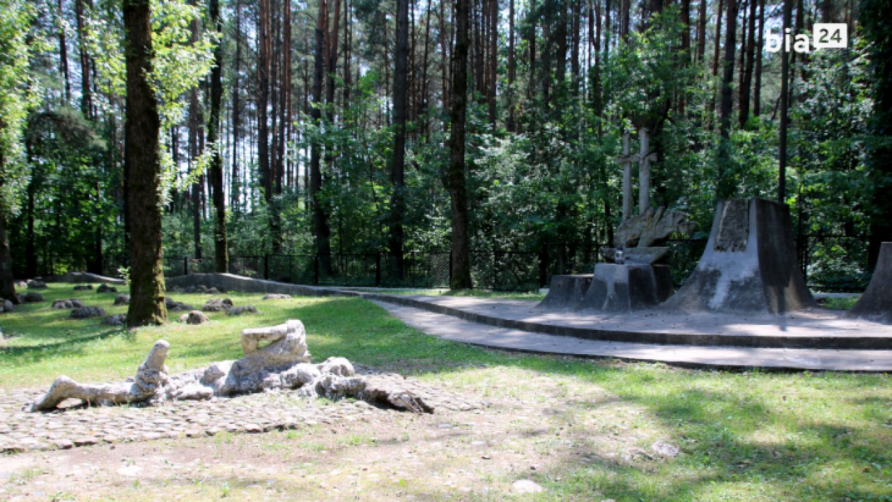 Pomnik w miejscu straceń w Lesie Bacieczki /fot. Bia24/