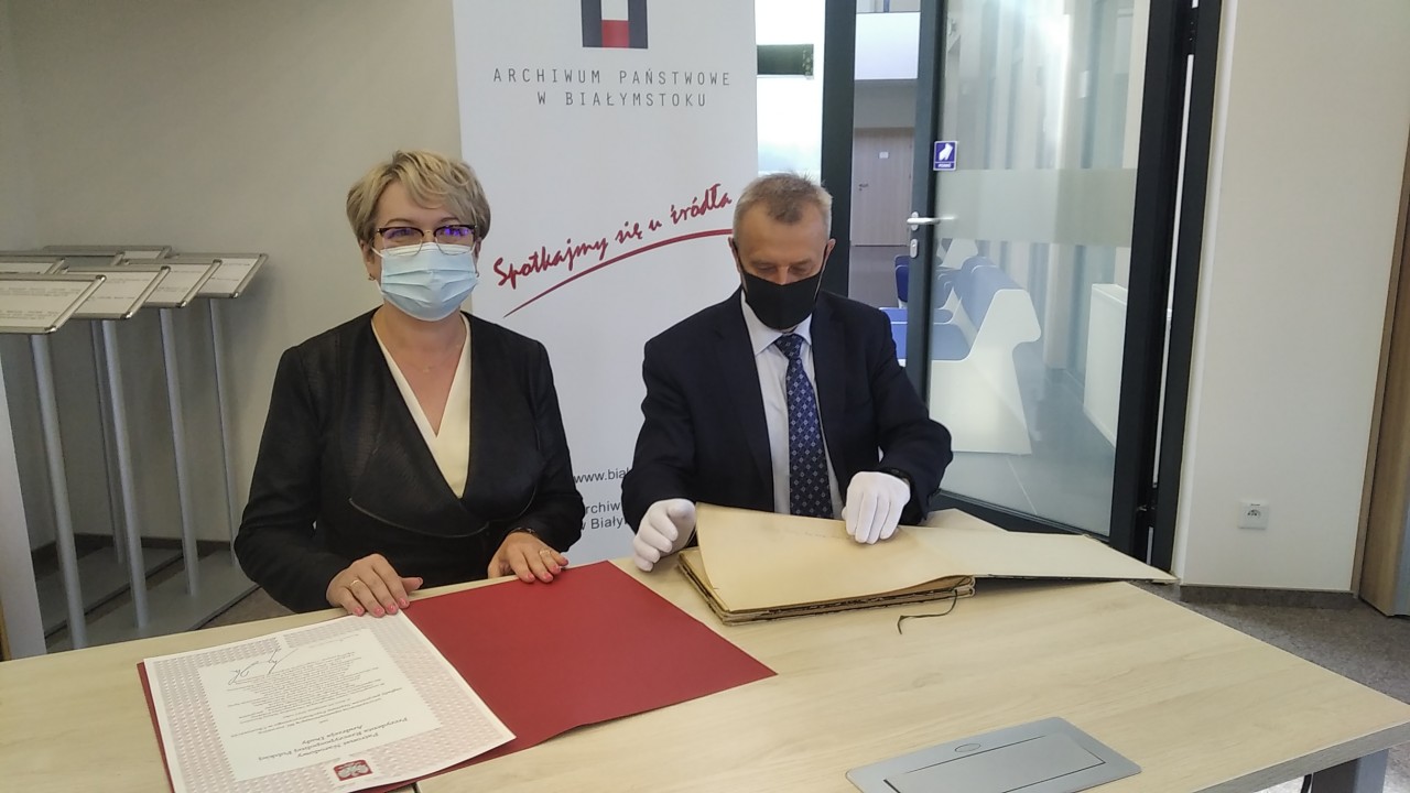 Archiwum Państwowe w Białymstoku po raz pierwszy publicznie pokazało dwie archiwalne księgi pacjentów Szpitala Psychiatrycznego w Choroszczy z lat 1939-1941.