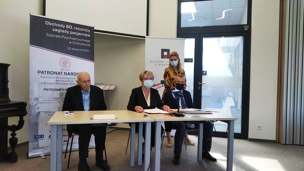 Archiwum Państwowe w Białymstoku po raz pierwszy publicznie pokazało dwie archiwalne księgi pacjentów Szpitala Psychiatrycznego w Choroszczy z lat 1939-1941.