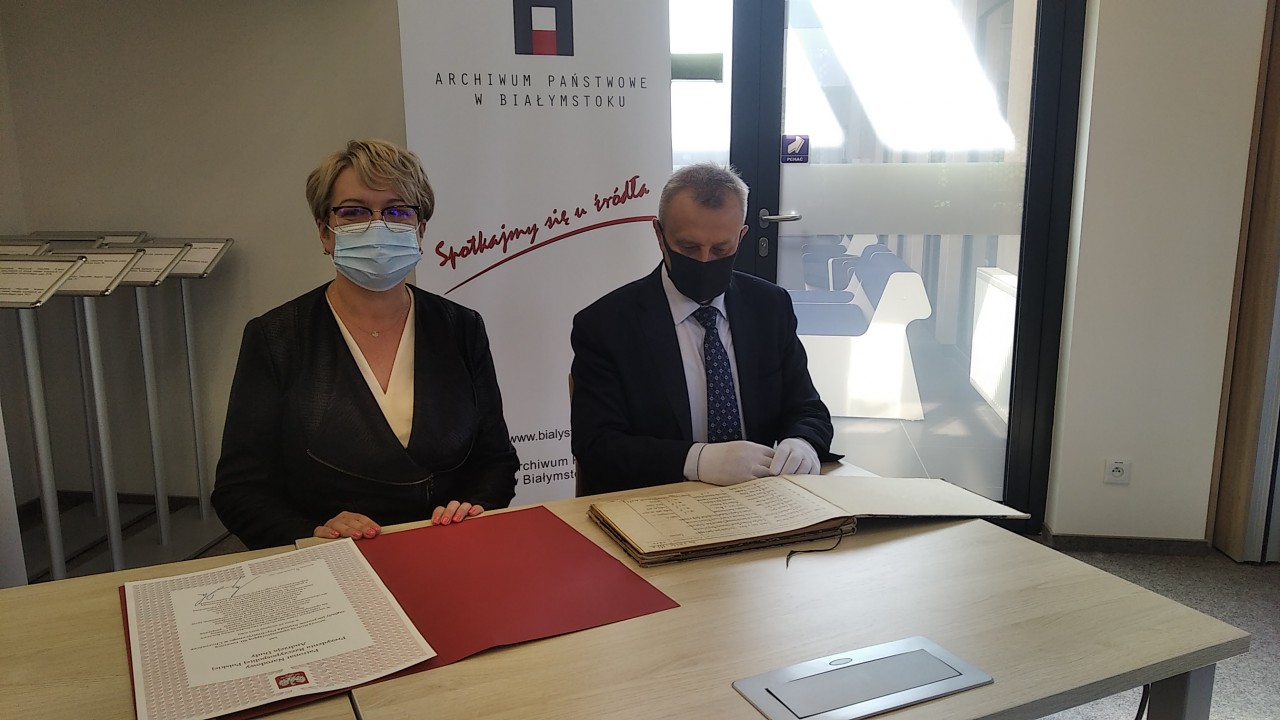 Archiwum Państwowe w Białymstoku po raz pierwszy publicznie pokazało dwie archiwalne księgi pacjentów Szpitala Psychiatrycznego w Choroszczy z lat 1939-1941.