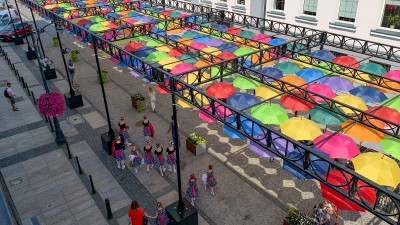 Potańcówka pod parasolami. Prezydent zaprasza