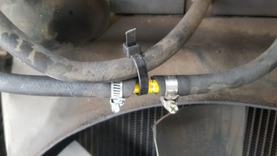 Chłodnica "naprawiona" długopisem, wyciek oleju silnikowego. Takim autokarem miały jechać dzieci na&nbsp;obóz