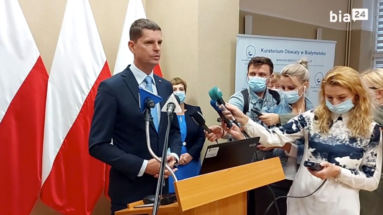 Gdy zadzwoni pierwszy dzwonek. Uczniowie wracają do&nbsp;szkół, które zachęcają do&nbsp;szczepień