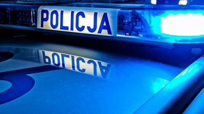 Mężczyzna zasłabł koło swego samochodu. Z&nbsp;pomocą przyszli policjanci