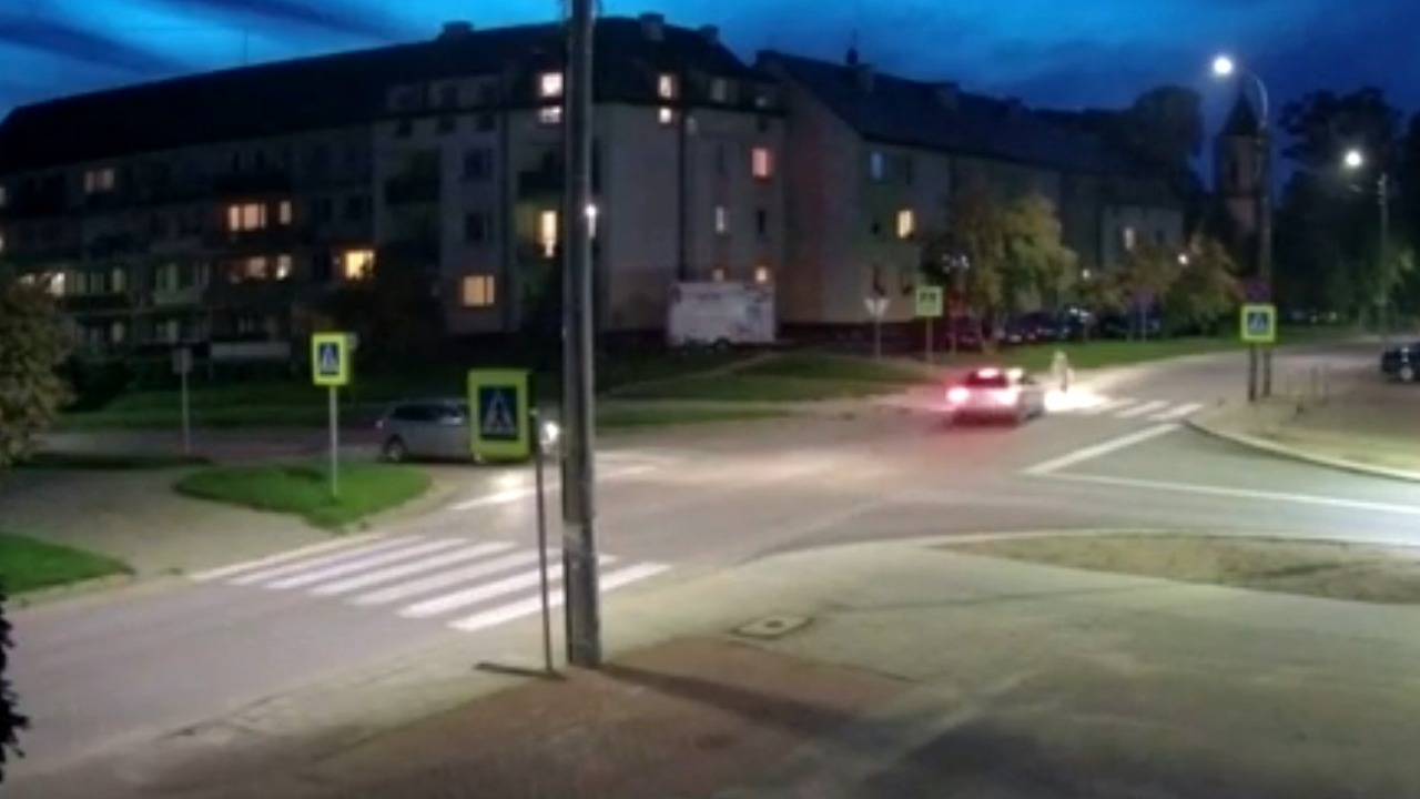 Policja szuka świadków potrącenia pieszej na&nbsp;przejściu