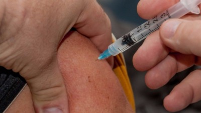 Szczepionki przeciw grypie trafią do&nbsp;Polski. Prawie 5 mln dawek