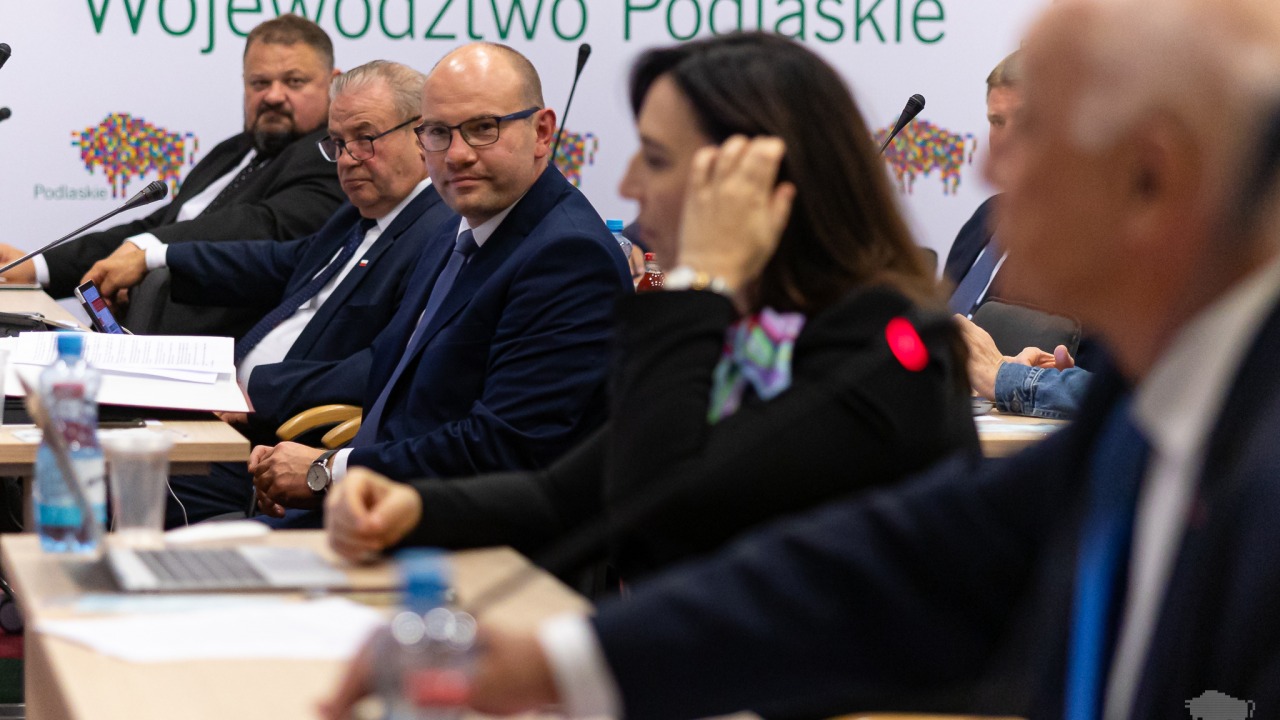Artur Kosicki i członkowie zarządu województwa podczas sesji sejmiku [fot. K. Timoszuk UMWP]