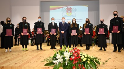 Prezydent Białegostoku przyznał stypendia uczniom i&nbsp;absolwentom