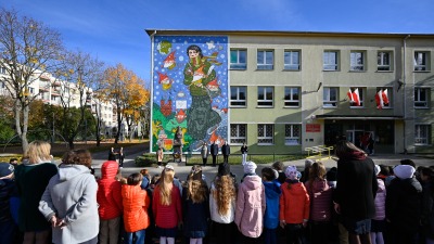 Nowy mural pojawił się na&nbsp;ścianie jednej z&nbsp;białostockich szkół