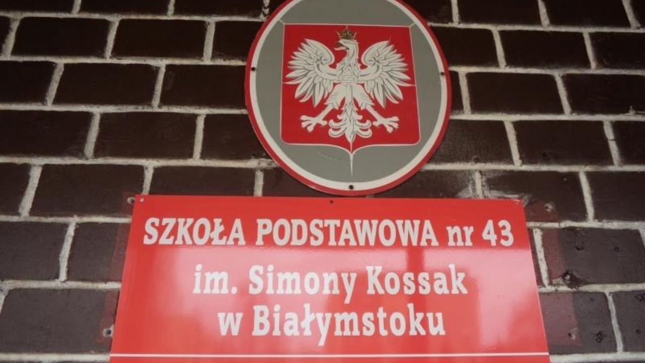 Rodzice zaprotestowali przeciwko agresywnemu zachowaniu niektórych uczniów w Szkole Podstawowej nr 43 w Białymstoku [fot. fb.com/SP43.Bialystok]