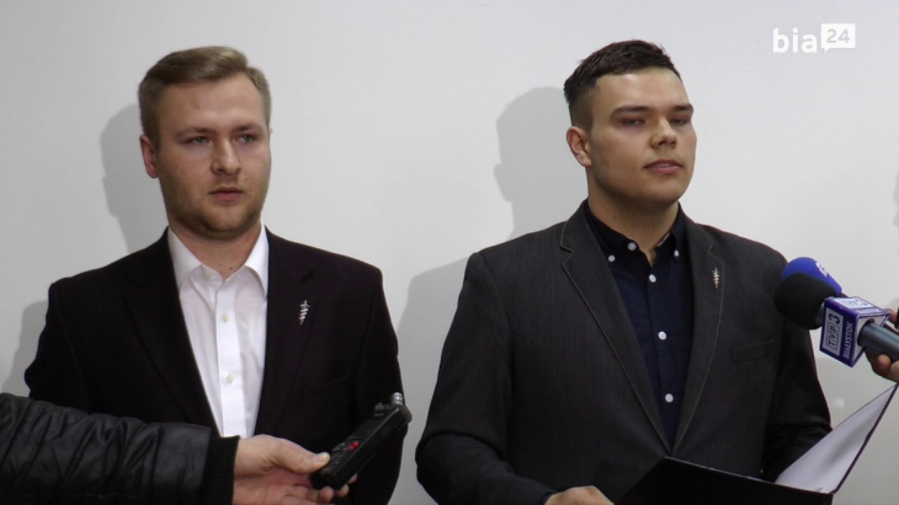 (VIDEO) Młodzież Wszechpolska chce dyskusji z&nbsp;Krzysztofem Truskolaskim