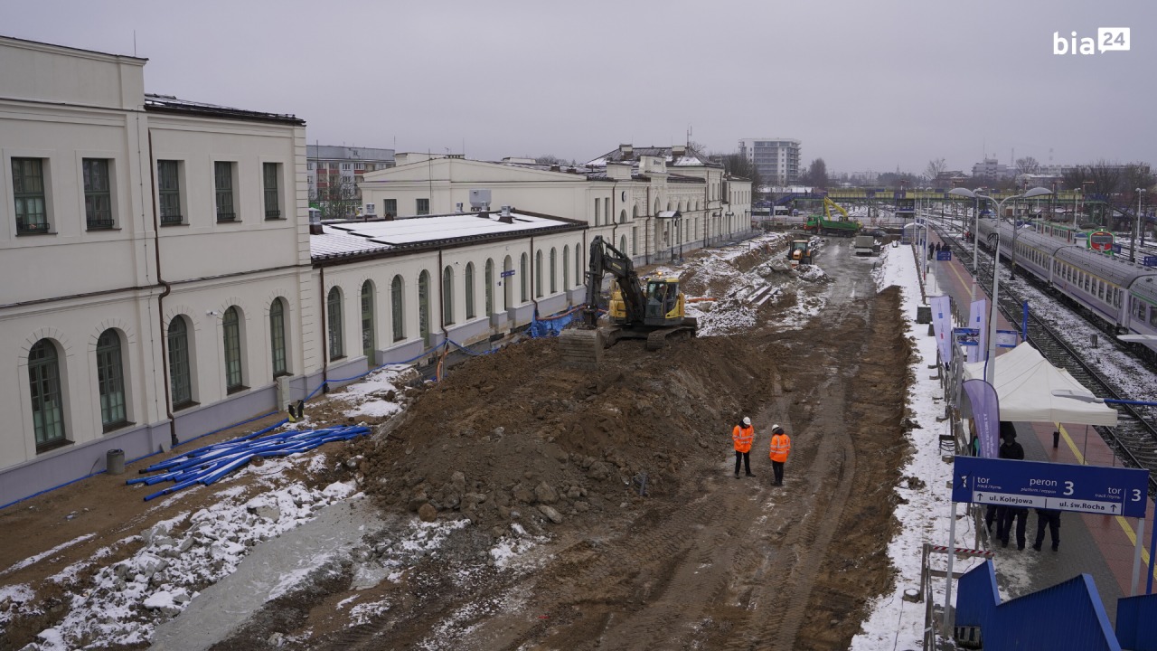 VIDEO. Trwa przebudowa peronów Dworca PKP w&nbsp;Białymstoku