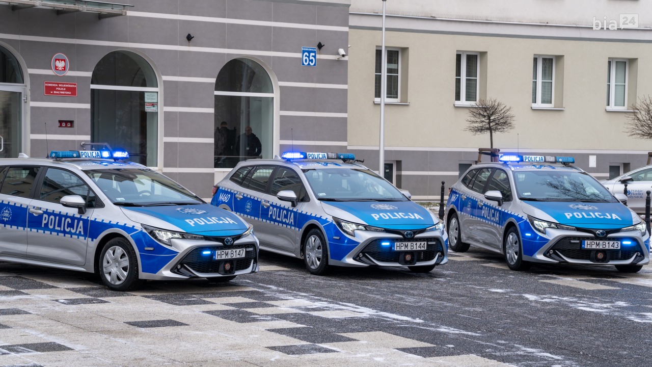 Podlascy policjanci otrzymali nowe pojazdy [fot. Patryk Śledź/bia24.pl]