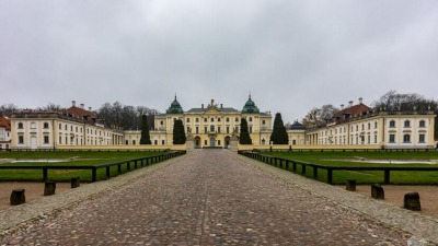 Nowatorska operacja uwolnienia więzadła łukowatego pośrodkowego metodą laparoskopową UMB