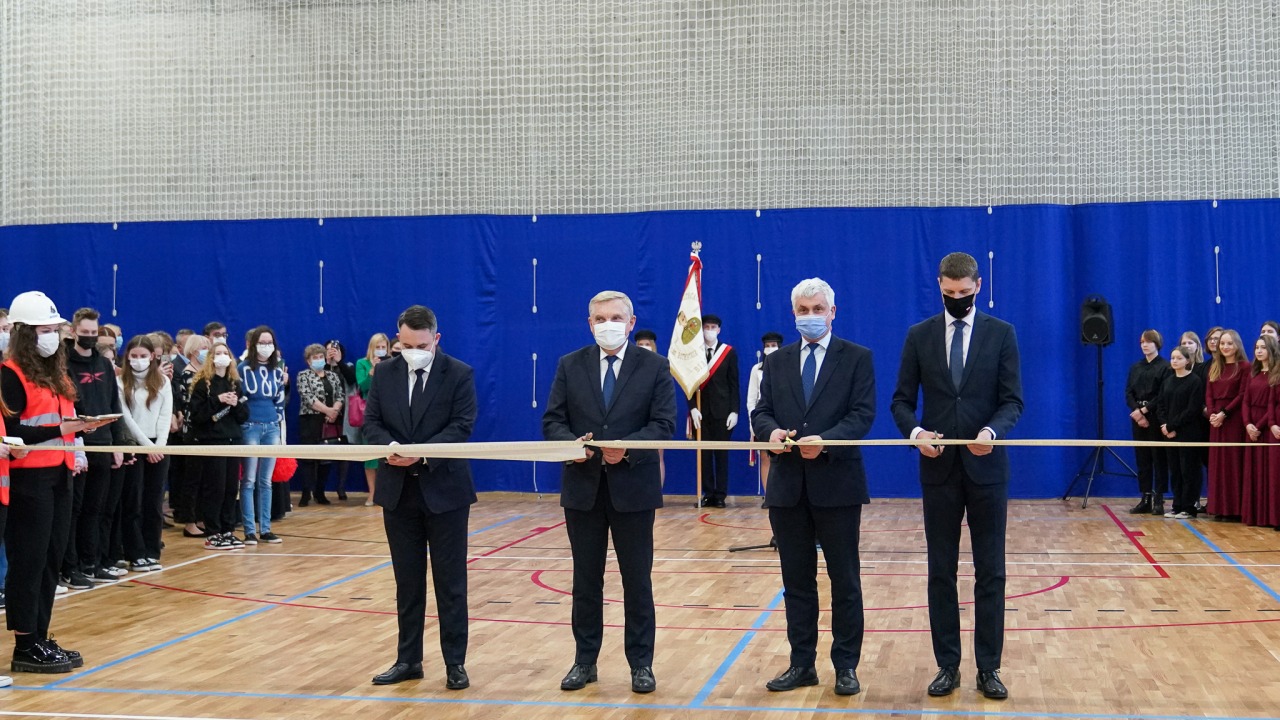 Powstała nowa sala gimnastyczna, z której skorzystają uczniowie XI Liceum Ogólnokształcącego w Białymstoku [fot. bialystok.pl]