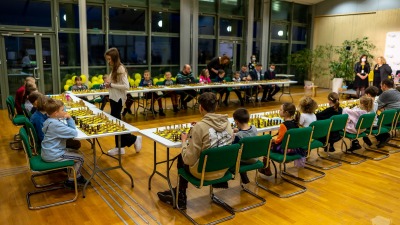 Symultaniczny turniej z&nbsp;udziałem szachowej mistrzyni