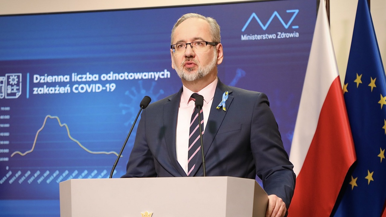 Minister zdrowia poinformował o zniesieniu obowiązku noszenia maseczek [fot. twitter.com/MZ_GOV_PL]