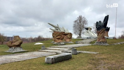 Pod Biało-Czerwoną: miejsce godne, na&nbsp;peryferiach