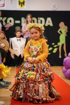 FOTO. Drugie życie odpadów - pokaz mody ekologicznej