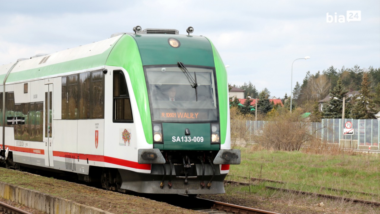 Pociąg do Walił na stacji Waliły [fot. archiwum Bia24]