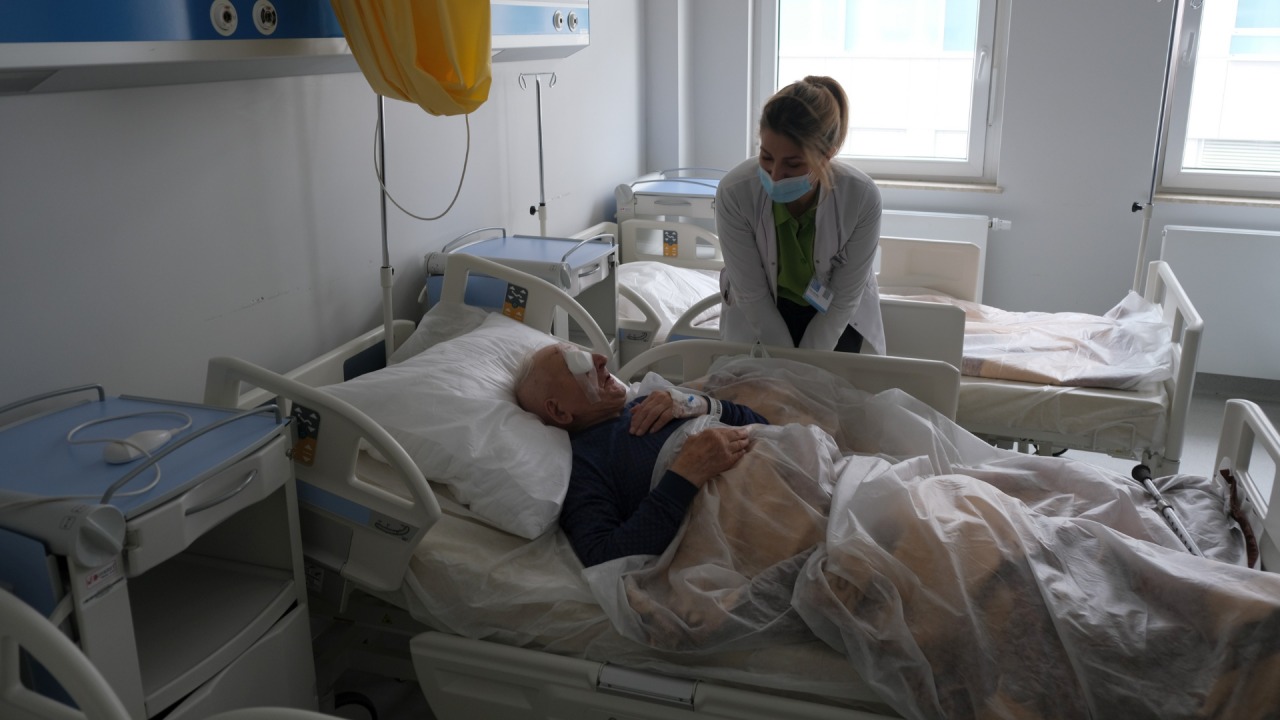 101-letni pacjent Uniiwersyteckiego Szpitala Klinicznego przeszedł operację zaćmy [fot. USK]