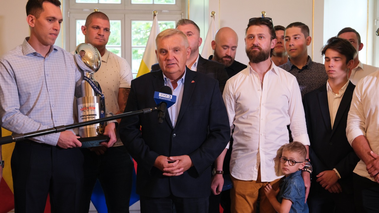 Prezydent Białegostoku pogratulował Lowlandersom mistrzostwa Polski [fot. bialystok.pl]