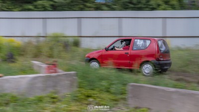 Charytatywny Wrak Race Uniwerstal