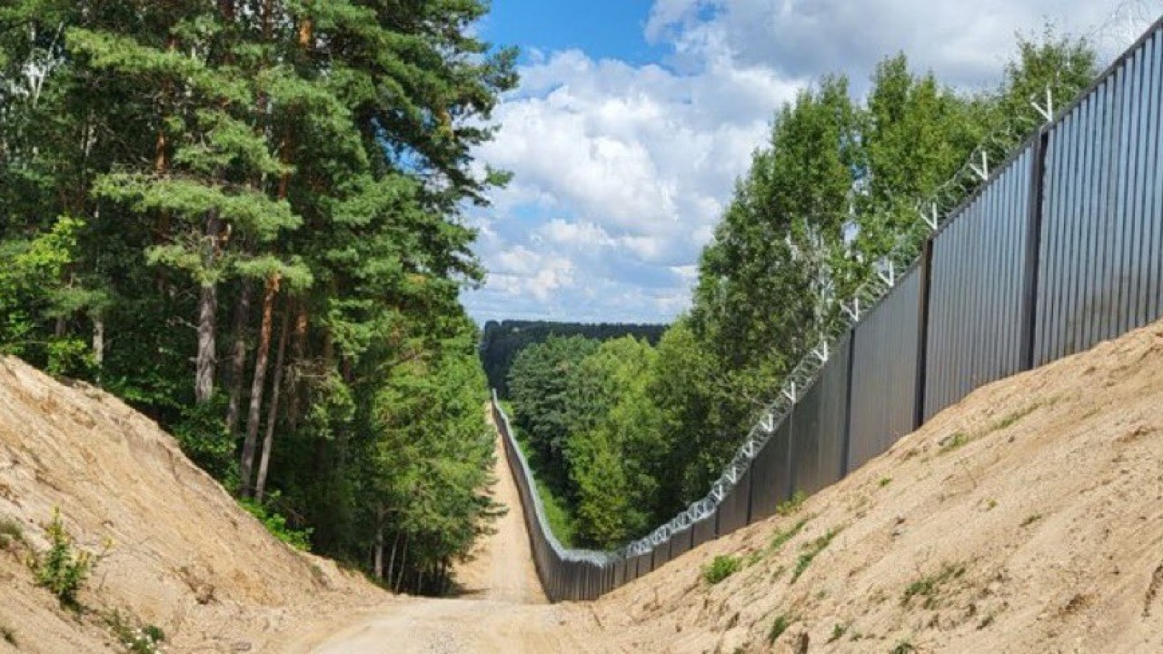 Zapora na granicy Polski z Białorusią [fot. Straż Graniczna]