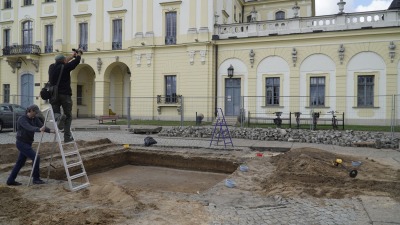 Co kryje dziedziniec paradny Pałacu Branickich? Trwają badania archeologiczne
