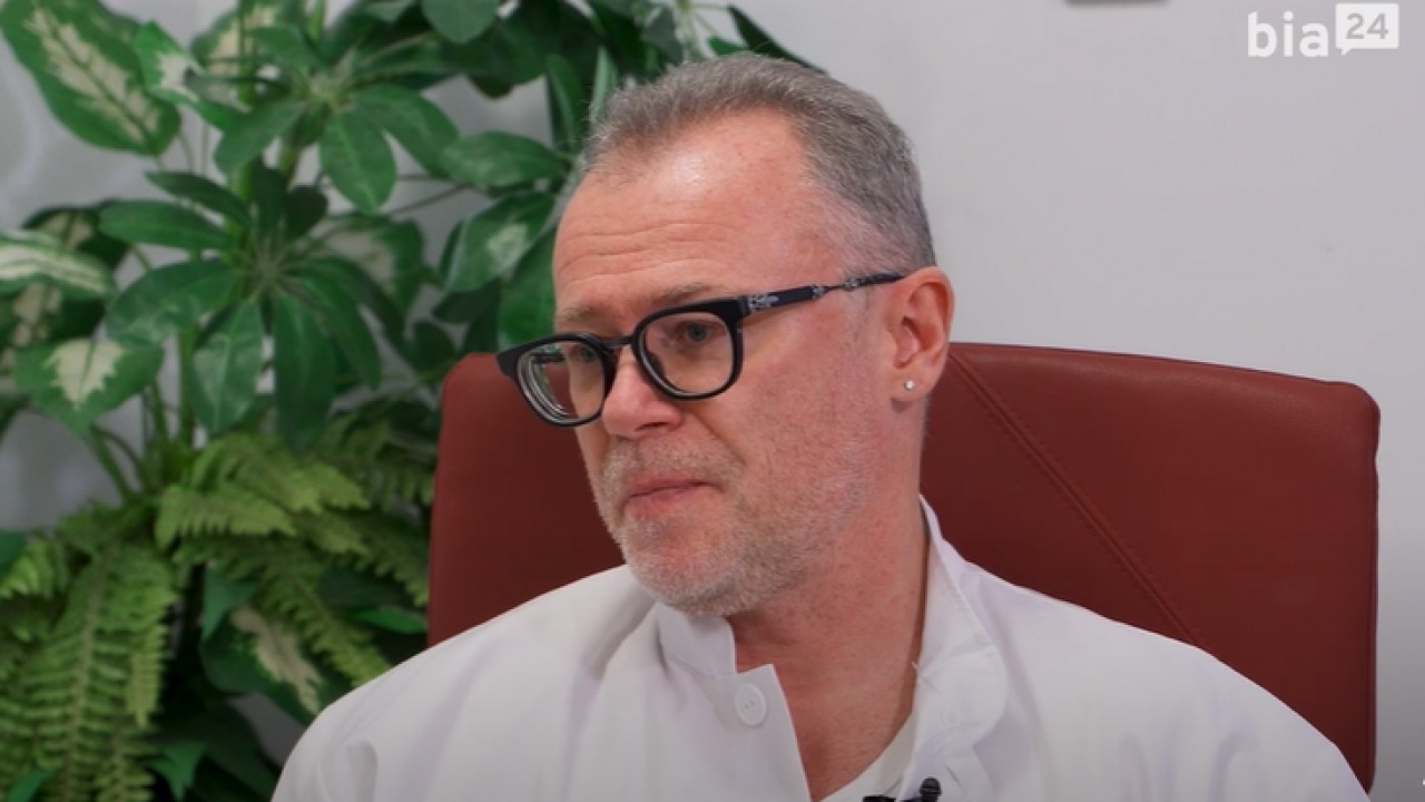 VIDEO. Profilaktyka jest najważniejsza. Prof. Paweł Knapp o&nbsp;leczeniu raka jajnika