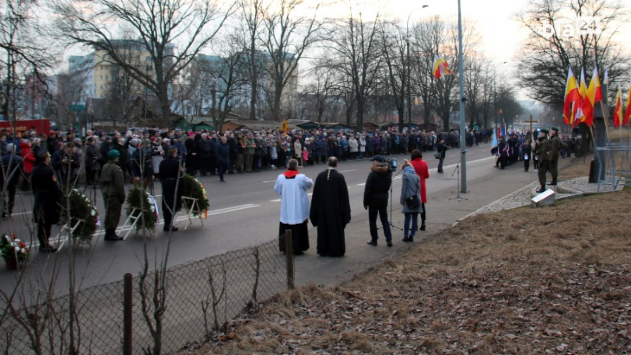 Uroczystości przed pomnikiem przy ul. Poleskiej [fot. archiwum Bia24]