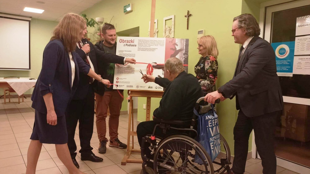 Uroczyste otwarcie Galerii "Obrazki z Podlasia" w Domu Pomocy Społecznej 