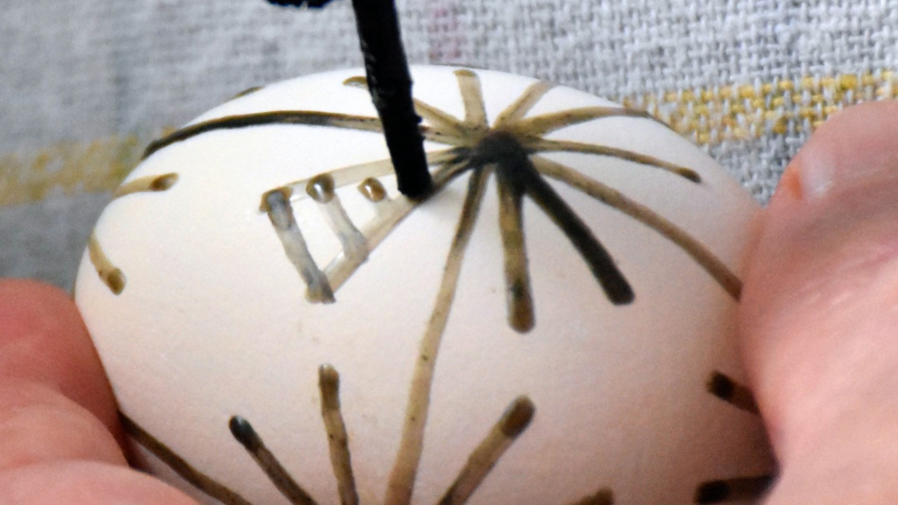 Pisanka siemiatycka zdobiona techniką batiku lejkowego [fot. PMKL]