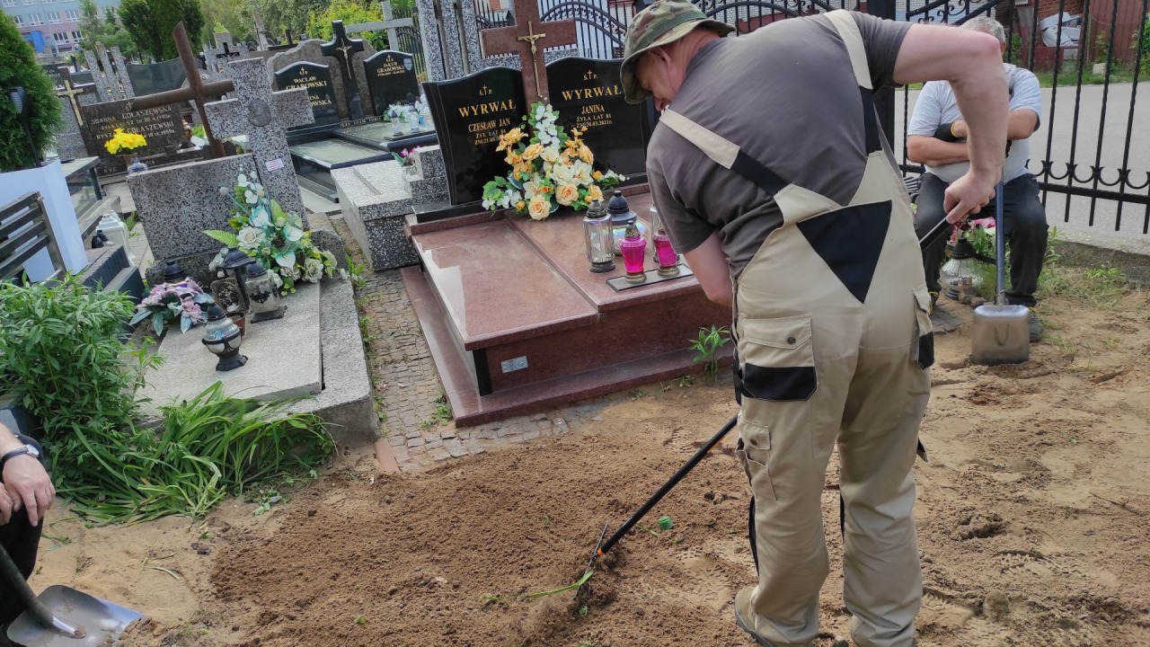 Poszukiwania szczątków ludzkich na dawnym cmentarzu św. Rocha [fot. IPN Białystok] 