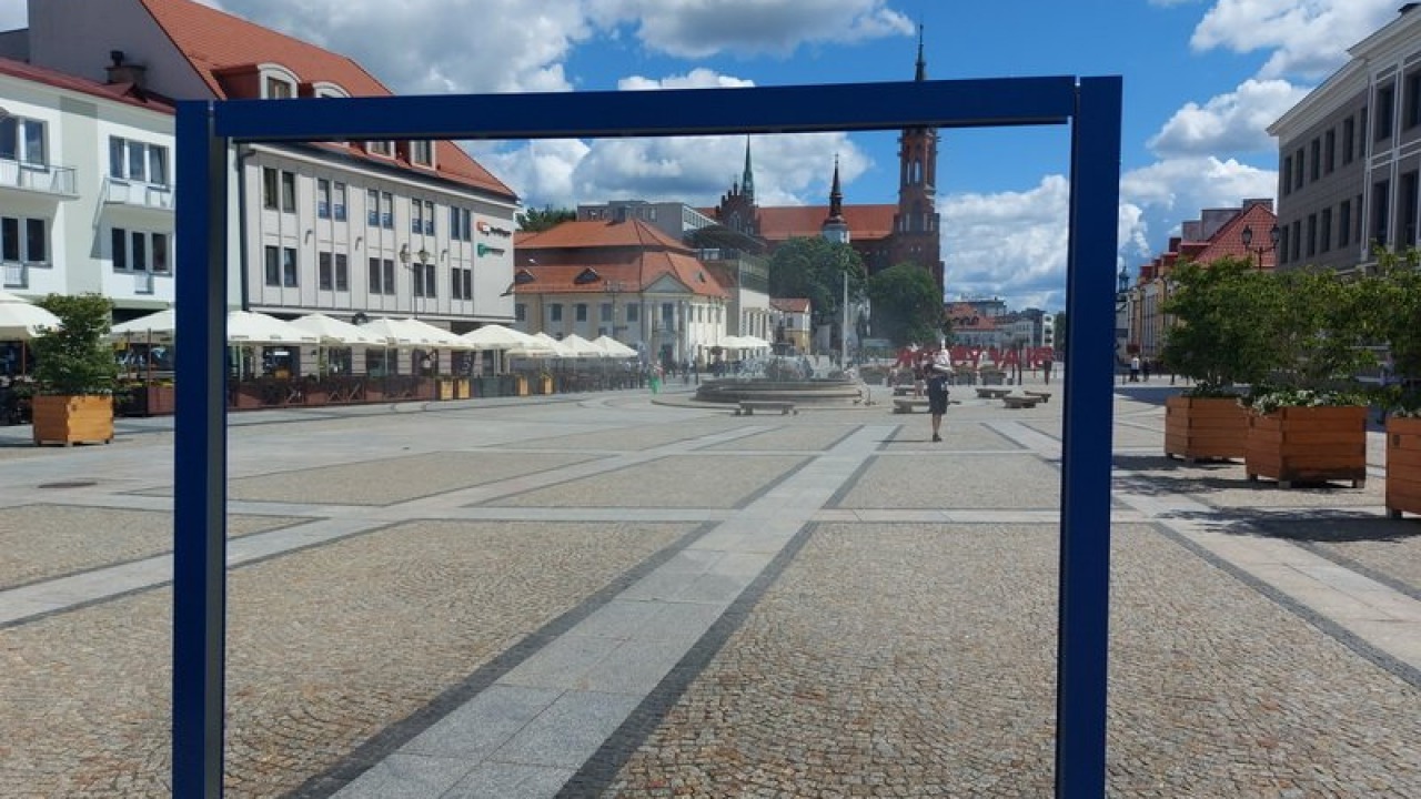 Jedna kurtyna mgiełkowa zamontowana została na placu przed Ratuszem, druga nieopodal pomnika Marszałka Piłsudskiego.[fot. Wodociągi Białostockie]