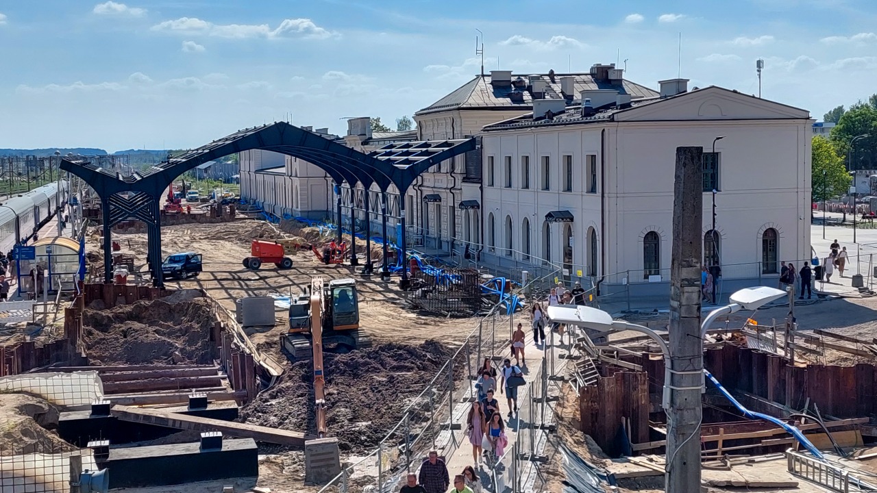 Przebudowa peronów przy PKP w Białymstoku [fot. Daniel Abramowicz/Bia24]