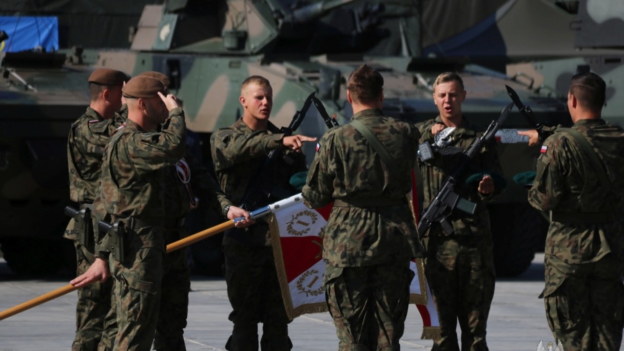 Przysięga elewów dobrowolnej zasadniczej służby wojskowej w Kolnie [fot. 1PBOT]