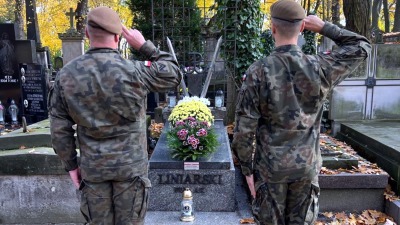Terytorialsi przy grobach „Żołnierskiej pamięci”