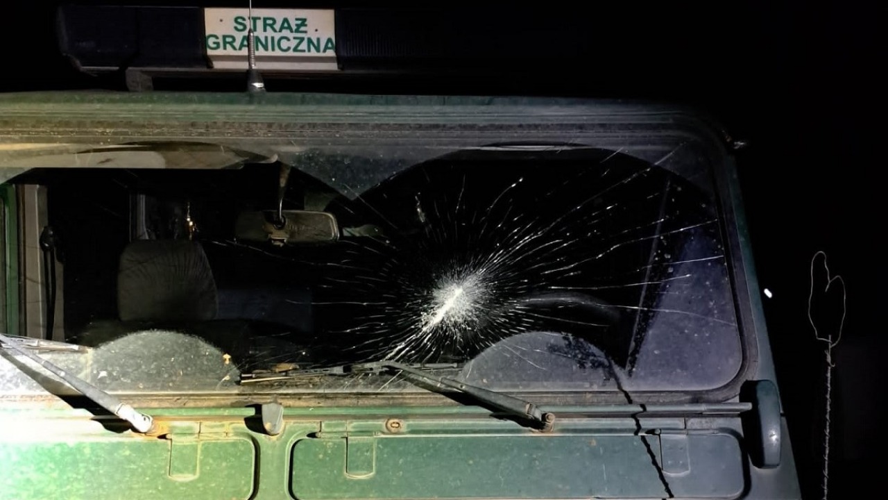 Uszkodzony samochód Straży Granicznej [fot. POSG]