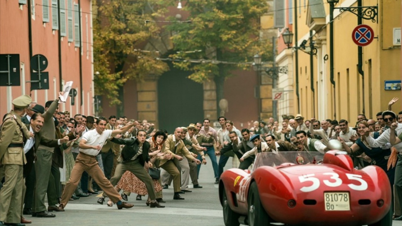 Kadr z filmu "Ferrari" [fot. Helios]