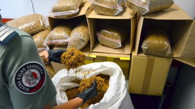 Ponad 400 kg nielegalnego tytoniu w&nbsp;przesyłkach kurierskich